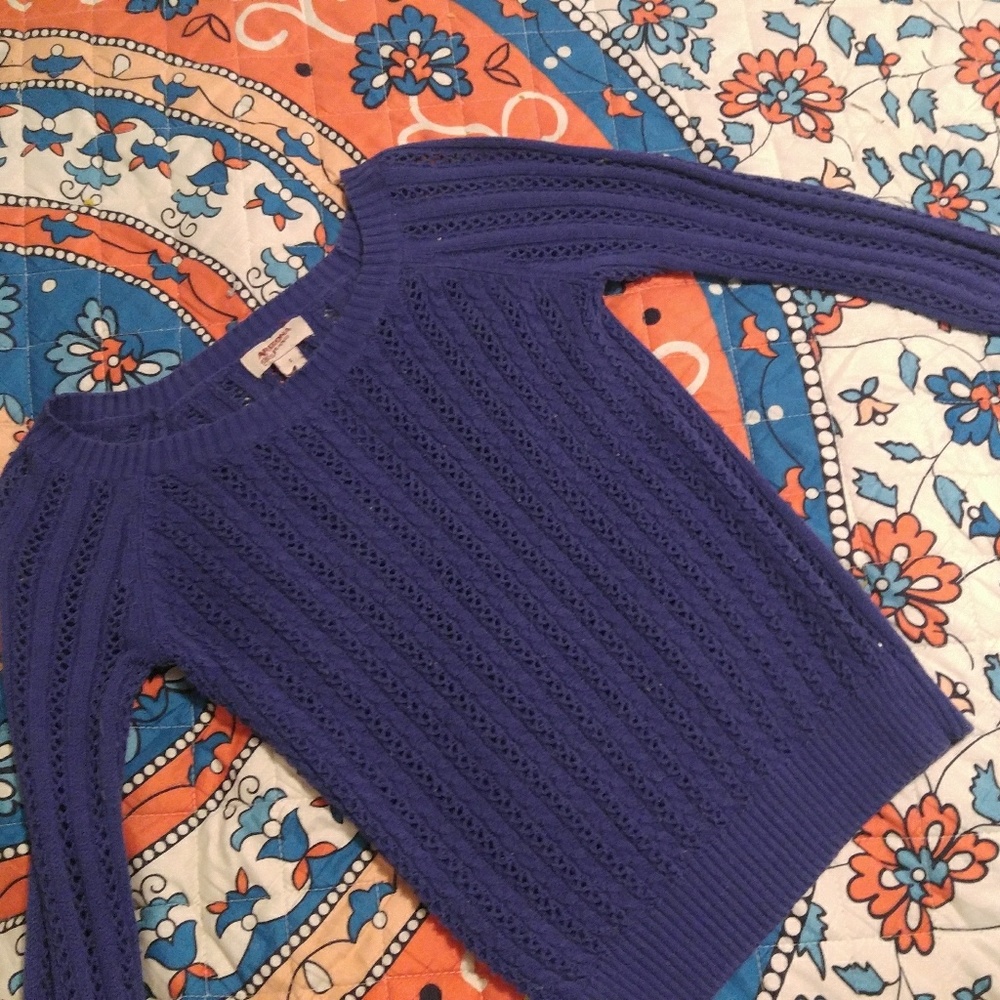 Mid sleeve sweater